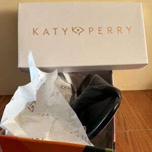 Katy Perry Tooliped Twisted Sandals, size 6.5, never worn, new in box